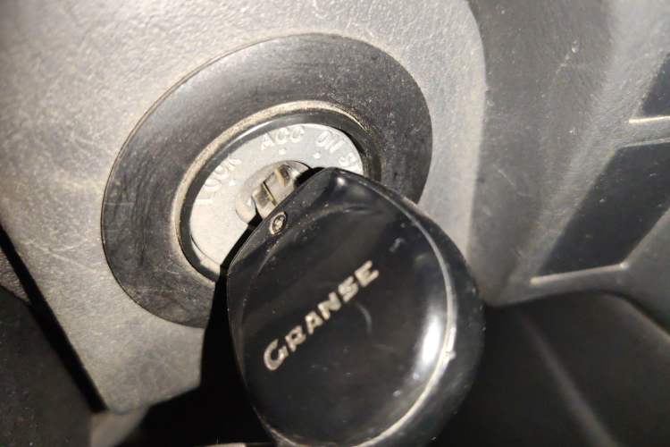 Used Jinbei Express 2017 2.0L Standard Version V19