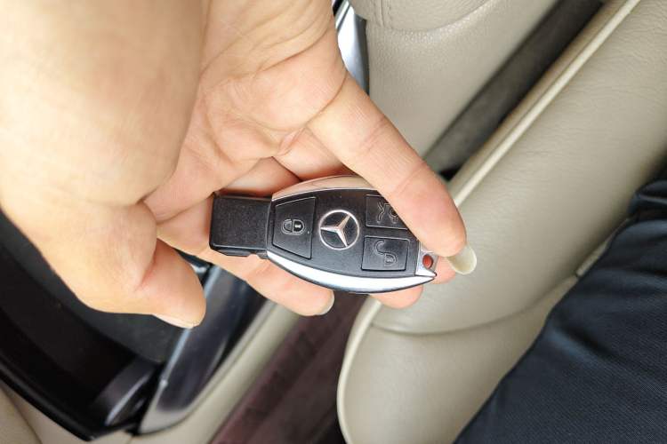Used Mercedes-Benz R-Class 2014 R 400 4MATIC Luxury Model Vehicle Key