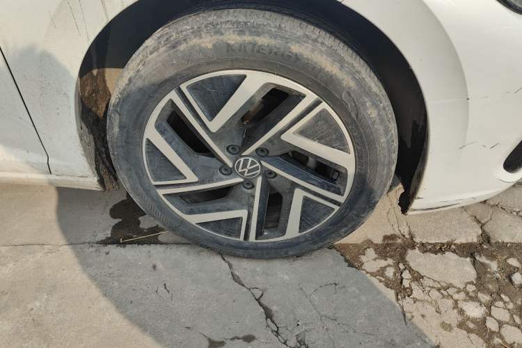 Used Volkswagen Sagitar 2023 280TSI DSG Excellence Edition Right Front Wheel Hub