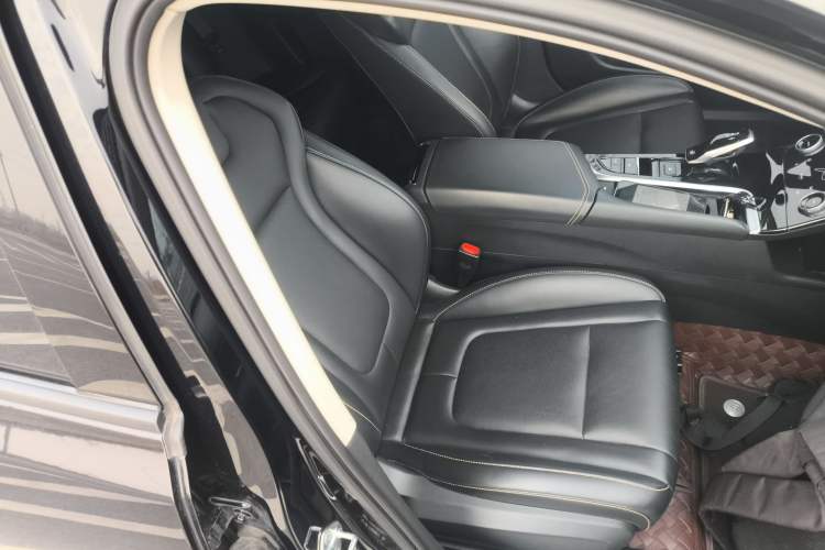 Used Bestune B70 2023 Third Generation 1.5T Automatic Enjoyment Version 70th Anniversary Edition