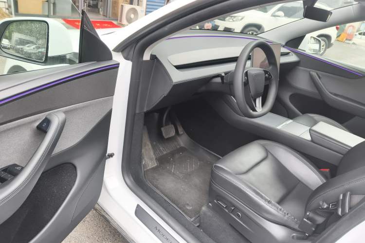 Used Tesla Model Y 2025 Rear-Wheel-Drive Version
