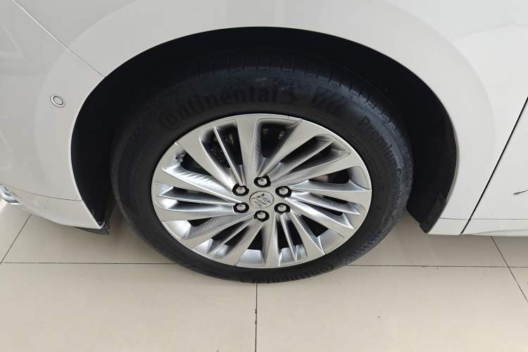 Used Buick Century 2023 2.0T Six-Seater Yinshi Edition Left Front Wheel Hub