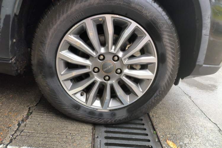 Used Haval H6 2015 Sport Edition 1.5T Automatic Two-Wheel Drive Luxury Model Right Front Wheel Hub