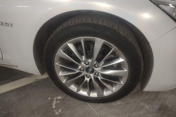 Used Infiniti Q50L 2018 2.0T Enjoyment Version China V Standard Right Front Wheel Hub