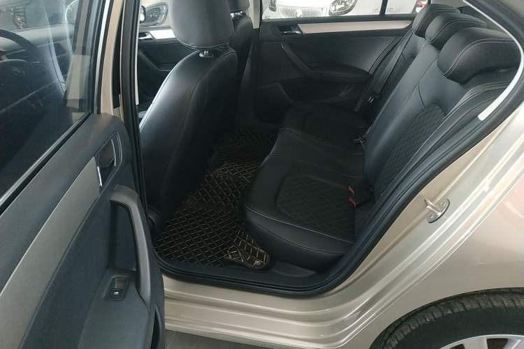 Used Skoda Rapid 2019 1.5L Automatic Comfort Edition China VI Standard