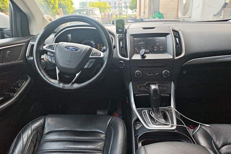 Used Ford Edge 2015 2.0T GTDi 4x4 High-Grade Model Center Console