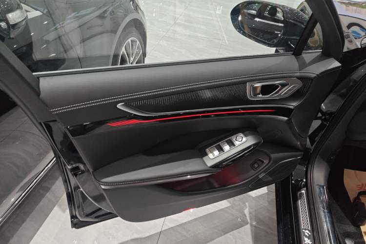 Used Hongqi H9 2025 2.0T Two-Wheel Drive Flagship Luxury Business Edition 5 Seats
