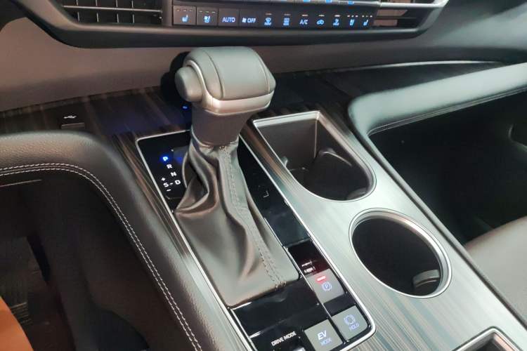 Used Toyota Sienna 2021 2.5L Hybrid Platinum Edition