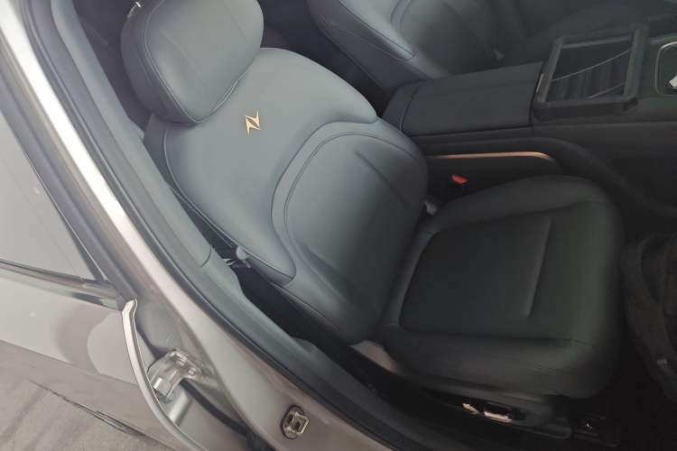 Used Dongfeng eπ eπ008 2024 210Max Range-Extended Version 6 Seats