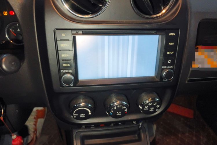 Used Jeep Compass 2012 2.4L four-wheel drive luxury navigation version
