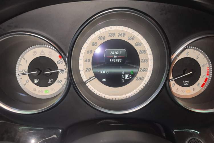 Used Mercedes-Benz CLS 2012 CLS 300 CGI Odometer Close Up