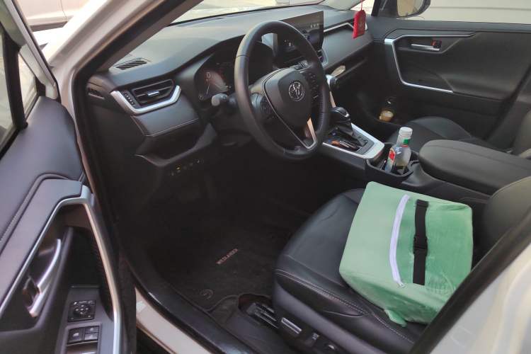 Used Toyota Wildlander 2023 2.0L CVT Two-Wheel Drive Luxury PLUS Edition
