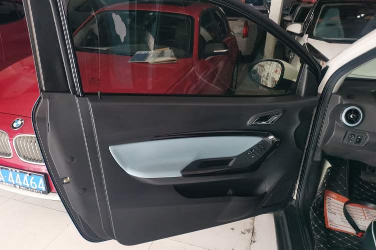 Used Chery New Energy Little Ant 2022 Revised Version Sweet Pink Edition Half-Sugar Version Lithium Iron Phosphate 30.7 kWh 30 kW 301 km
