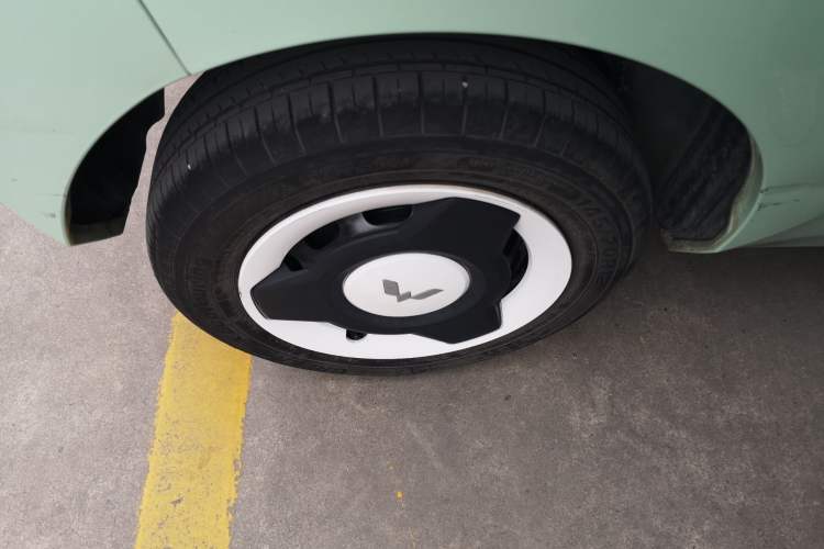 Used Wuling Hongguang MINIEV 2021 Macaron Premium Model – Lithium-NMC Right Rear Wheel Hub