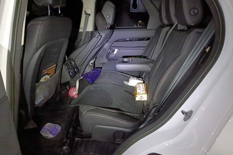 Used Land Rover Discovery 2023 Facelift 300PS S Left Rear Seat