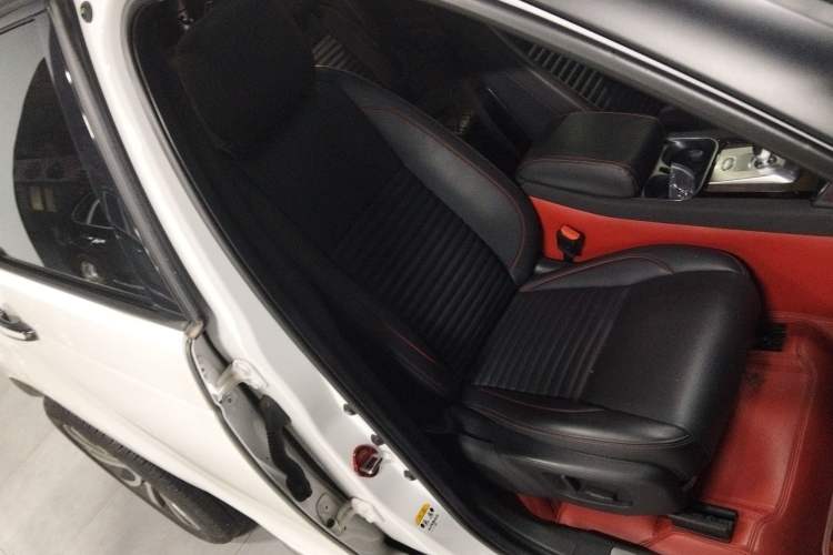 Used Land Rover Discovery Sport 2022 249 PS R-Dynamic S Performance Edition 5 Seats Right Front Seat