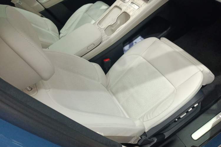 Used Nio ES7 2022 75 kWh Right Front Seat