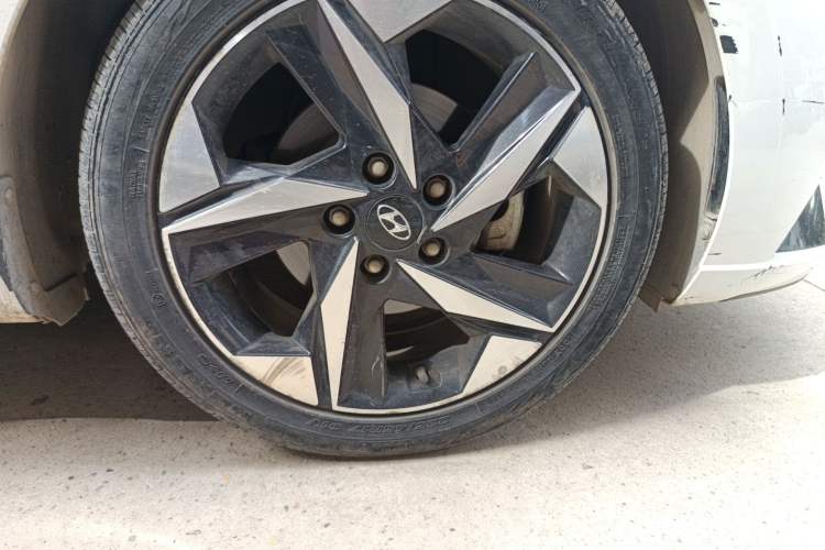 Used Hyundai Elantra 2021 1.5L CVT LUX Prestige Edition
