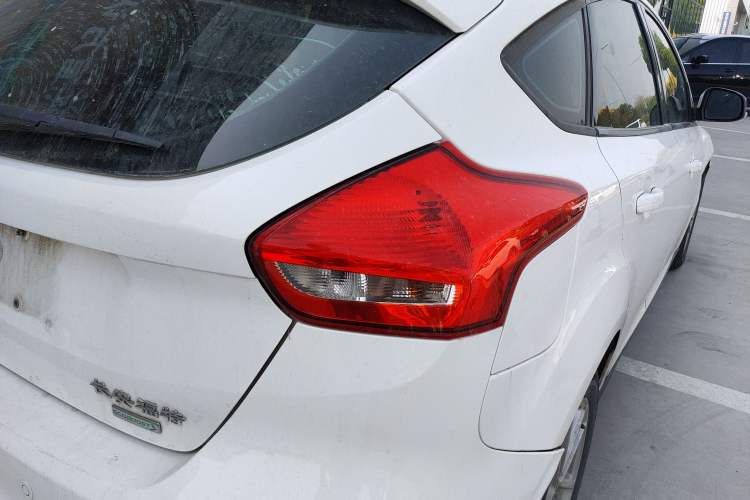 Used Ford Focus 2015 Hatchback EcoBoost 125 Automatic Supreme Style Edition
