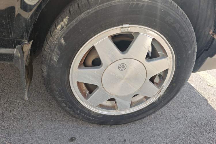 Used Volkswagen Santana Classic 2007 1.8L Jingchang Model Right Front Wheel Hub