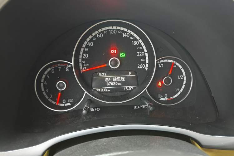 Used Volkswagen Beetle 2013 1.4TSI Fashion Edition Odometer Close Up