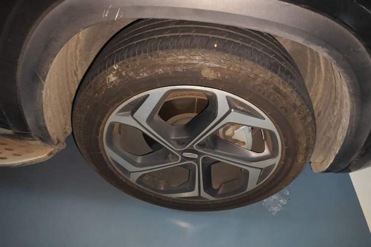 Used Geely Auto Monjaro L 2021 2.0TD DCT EVO Two-Wheel Drive Prestige Version Right Front Wheel Hub