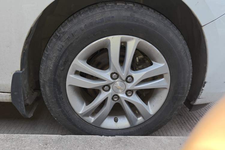 Used Chevrolet Cavalier 2016 1.5L Automatic Xinyue Edition Right Front Wheel Hub