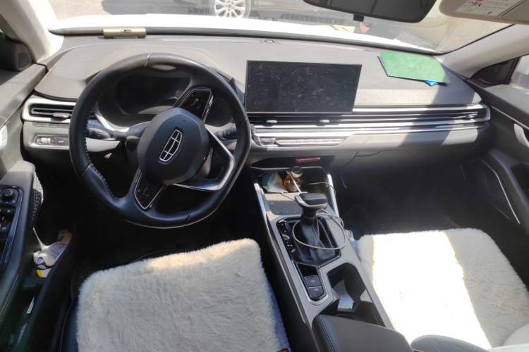 Used Geely Auto Emgrand 2023 4th Generation Champion Edition 1.5L CVT Luxury Model Center Console