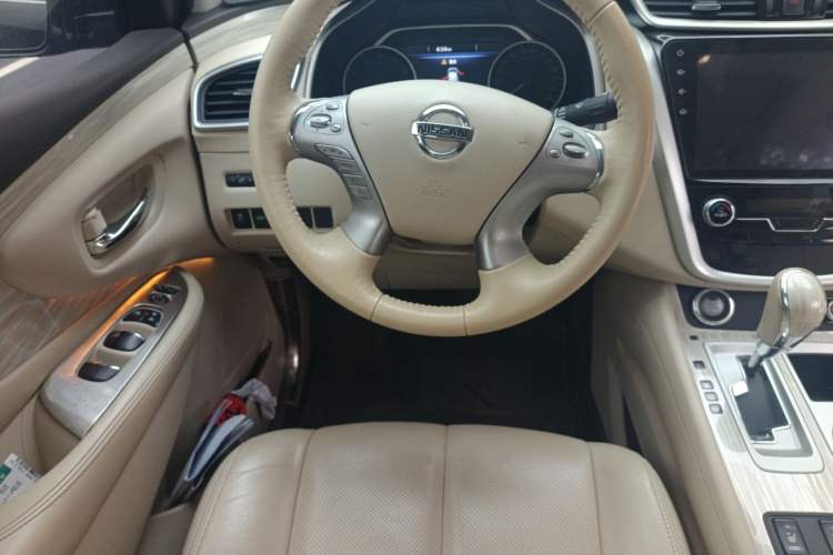 Used Nissan Murano 2019 2.5L XL Two-Wheel Drive Smart Connect Luxury Edition China VI Standard Steering Wheel