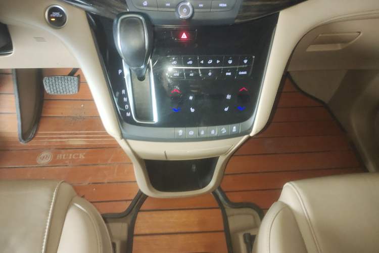 Used Buick GL8 2017 ES 28T Luxury Model China V Standard Gear Lever