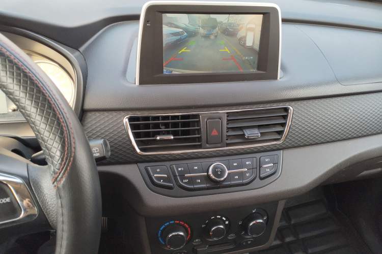 Used Dongfeng Fengon 330 2019 1.5L 330S Manual Comfort Version China VI Standard
