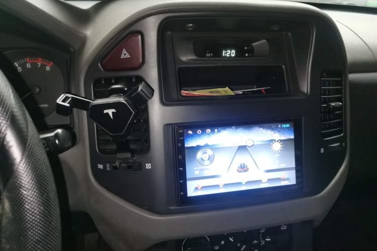 Used Mitsubishi Pajero 2011 V73 3.0L MT GL Audio And AC Panel