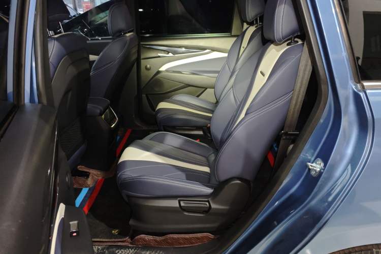 Used SAIC MAXUS G50 2019 1.5T Automatic Luxury Edition China VI Standard Left Rear Seat