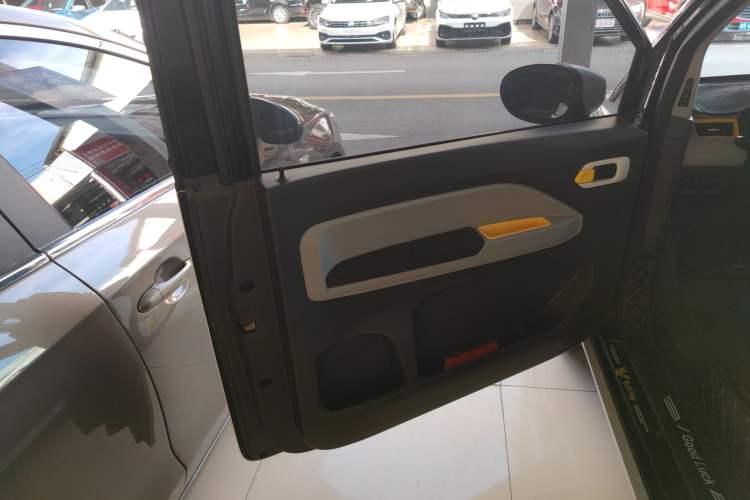 Used Chery QQ Ice Cream 2022 170km Sundae Phosphate Lithium-Ion