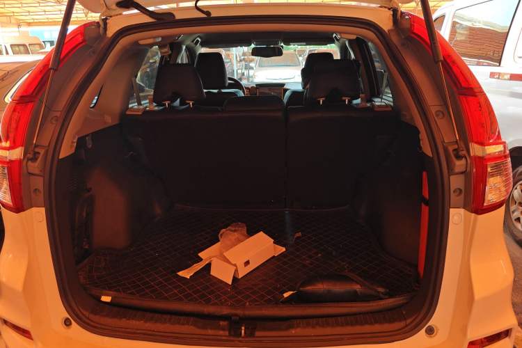 Used Honda CR-V 2016 2.0L Two-Wheel Drive Classic Edition Trunk