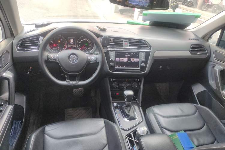 Used Volkswagen Tiguan L 2018 330TSI Automatic Two-Wheel Drive Comfort Edition Center Console