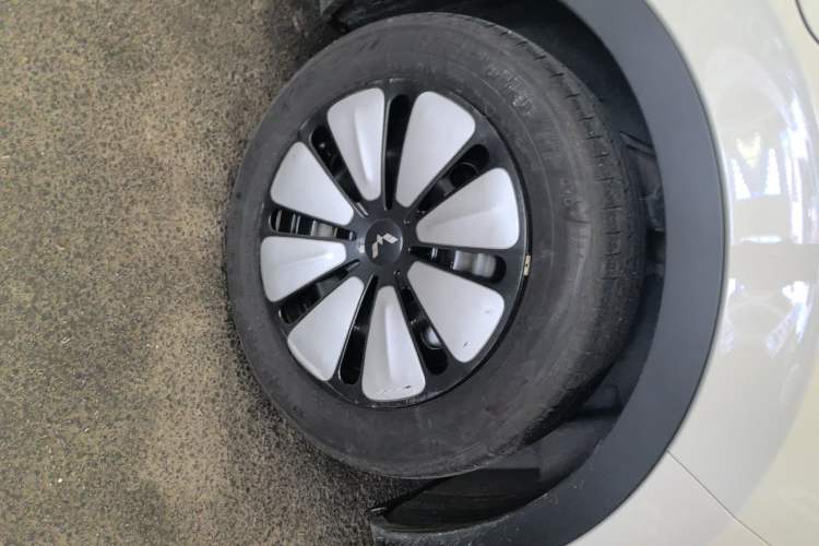 Used Wuling Bingo 2023 333 km Enjoyment Version Left Front Wheel Hub