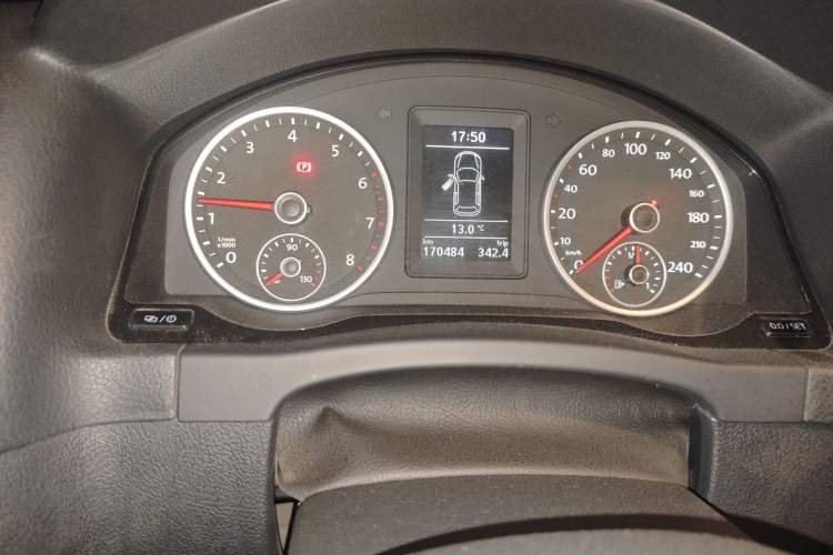 Used Volkswagen Tiguan 2016 300TSI Manual Two-Wheel Drive Trend Edition Odometer Close Up