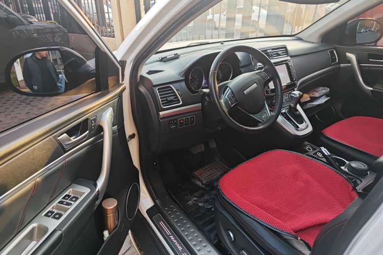 Used Haval H6 2015 Sport Edition 1.5T Automatic Two-Wheel Drive Luxury Model Interior 3