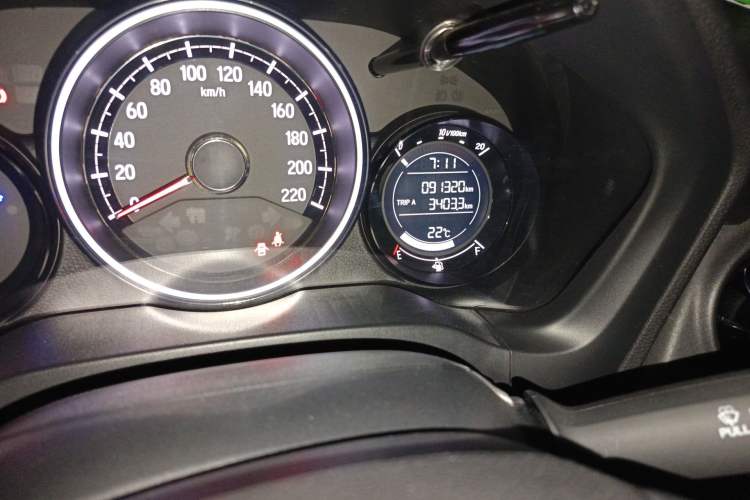 Used Honda XR-V 2015 1.5L LXi CVT Classic Edition Odometer Close Up