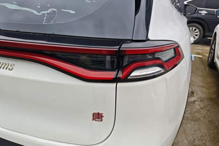 Used BYD Tang 2018 2.0T Automatic SmartConnect Prestige 7-Seater China V Standard Right Rear Taillight