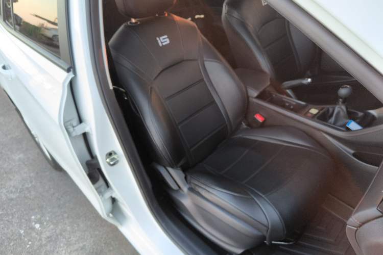 Used Roewe i5 2023 1.5L Manual Comfort Edition
