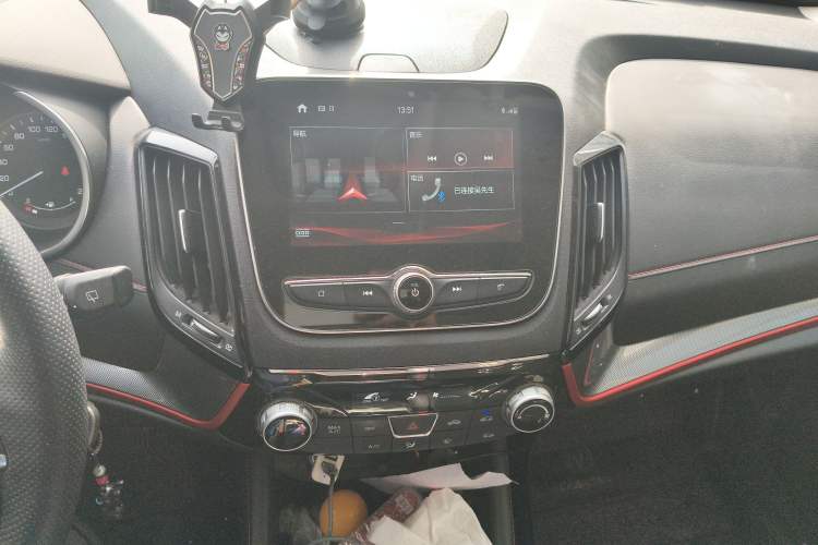 Used CHANGAN CS55 2018 1.5T Manual Colorful Model China V Standard Audio And AC Panel