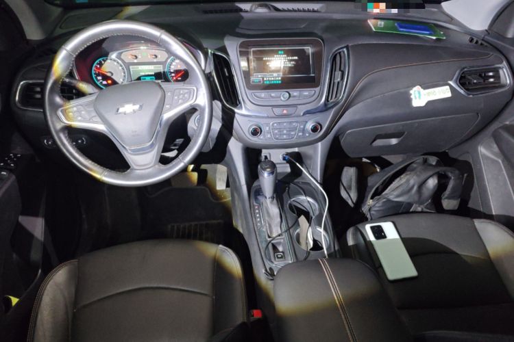 Used Chevrolet Equinox 2018 RS 550T Automatic All-Wheel-Drive Boundary Edition Center Console