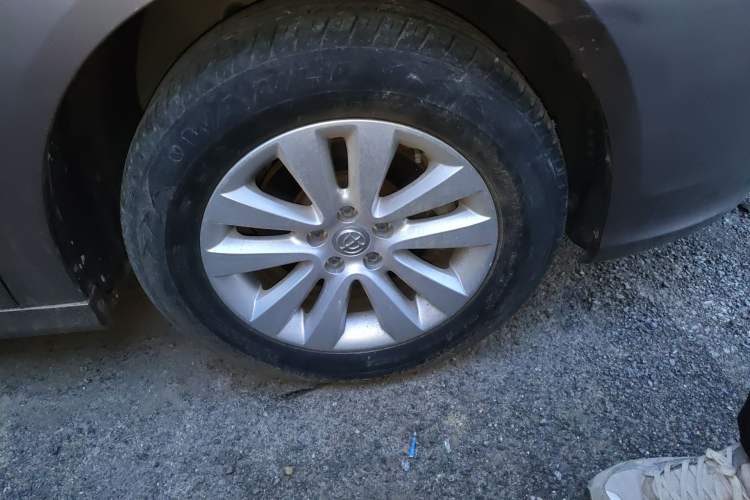 Used Brilliance H530 2017 1.6L Automatic Comfort Model Right Front Wheel Hub