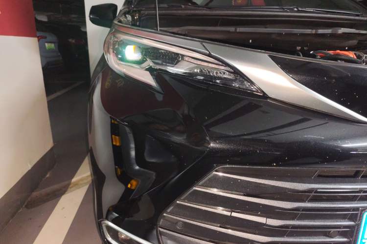 Used Toyota SIENNA 2024 2.5L Hybrid Four-Wheel Drive Prestige Edition
