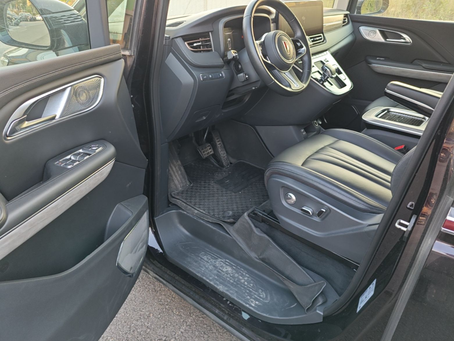 Hongqi HQ9 PHEV 2024 2.0T Four-Wheel Drive Business Edition — снимка 18