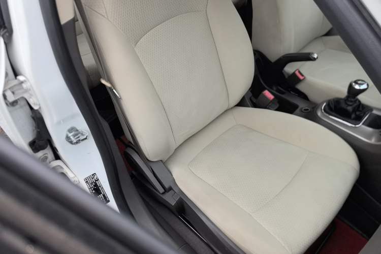 Used Chevrolet Cruze 2015 1.5L Classic SL MT Right Front Seat