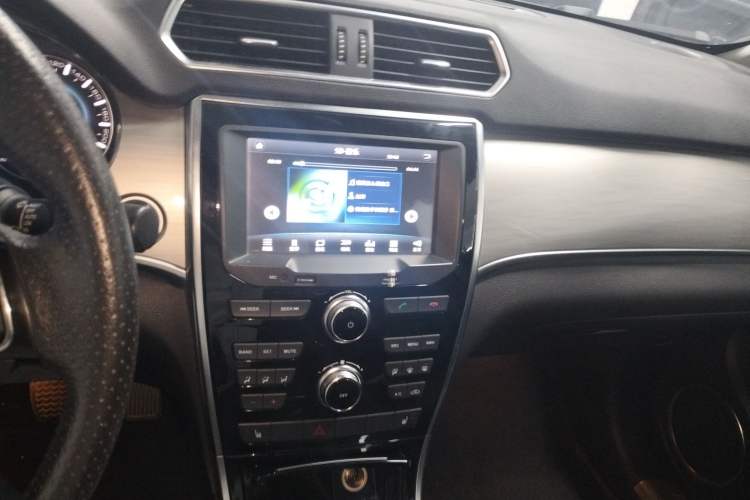 Used Haval H2 2014 1.5T Manual Two-Wheel Drive Elite Edition Audio And AC Panel