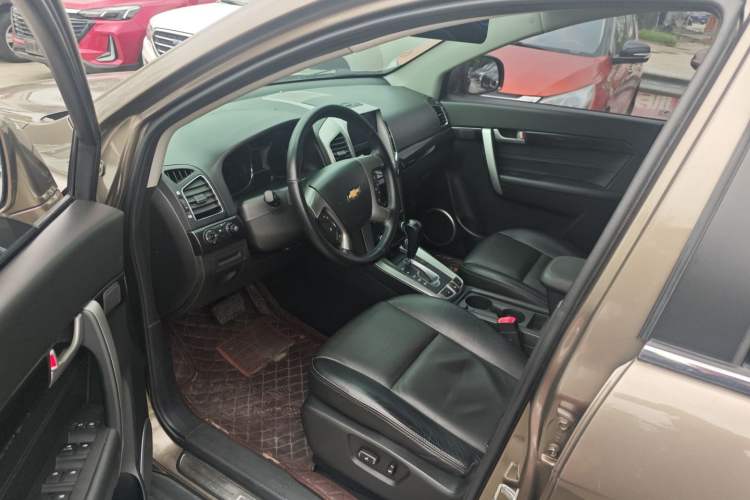 Used Chevrolet Captiva 2015 2.4L 4x4 Flagship Edition 7-Seater